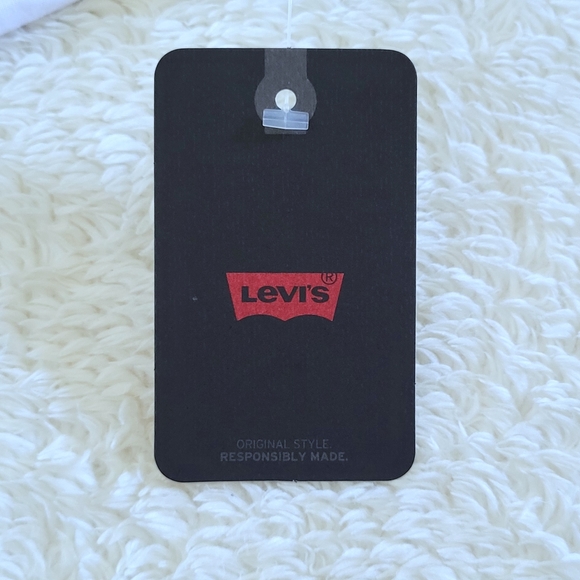 Levi's "Art🖼 Imitates Life" Graphic Tee👕 - NWT - Picture 7 of 15